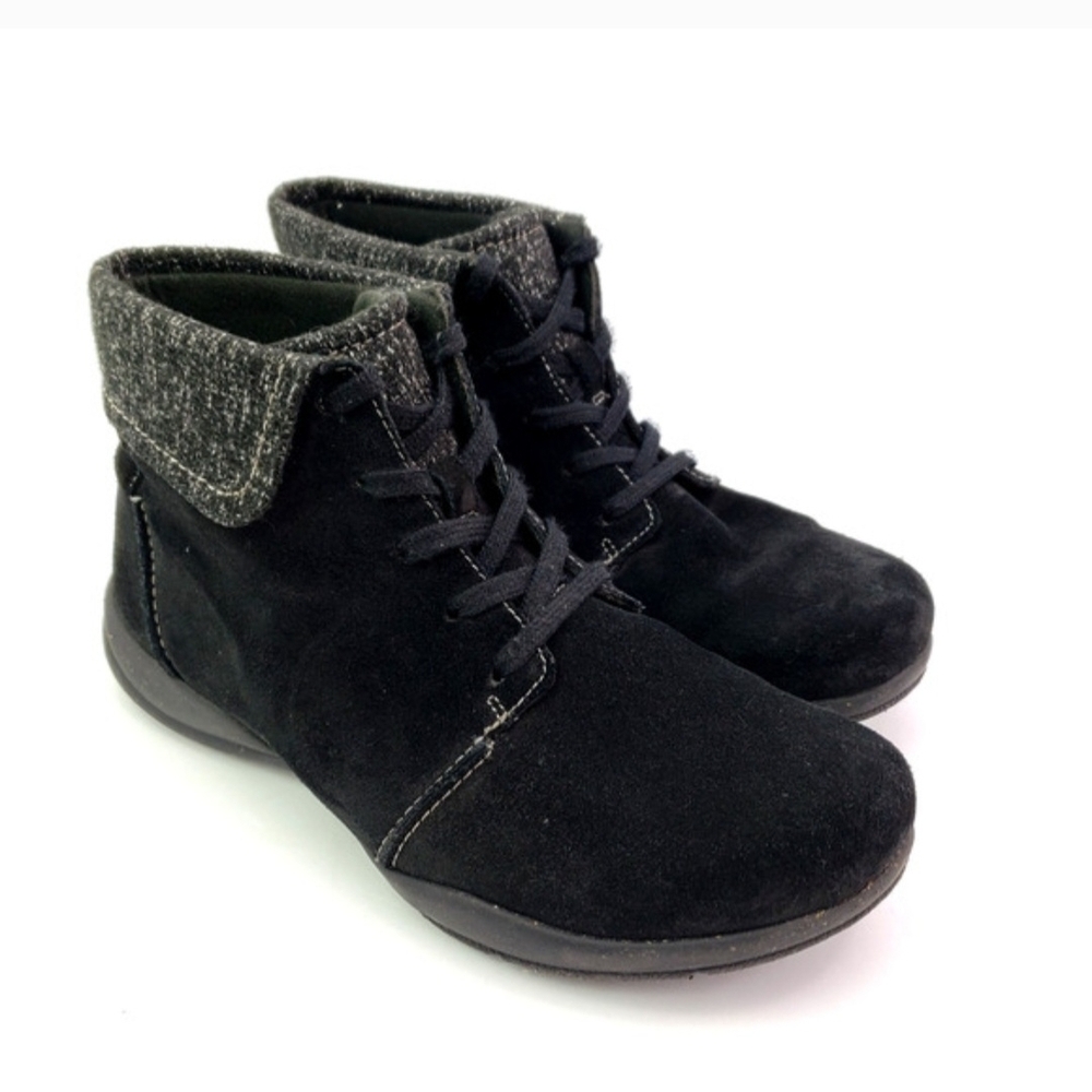 Clarks Roseville Black Suede Laced Ankle Booties Womens 9.5